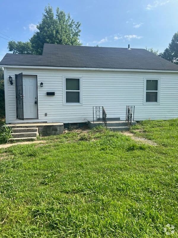 Building Photo - 44 W Peebles Rd Rental