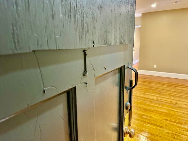 Building Photo - 72 Egmont St