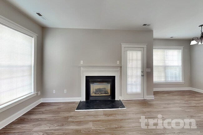 Photo - 6723 Dunton St