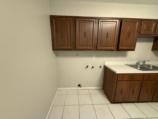 Photo - Cute 3/1 with Fenced Yard!
