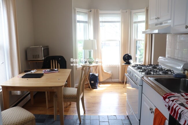 Building Photo - 9 Elmer St Unit 1