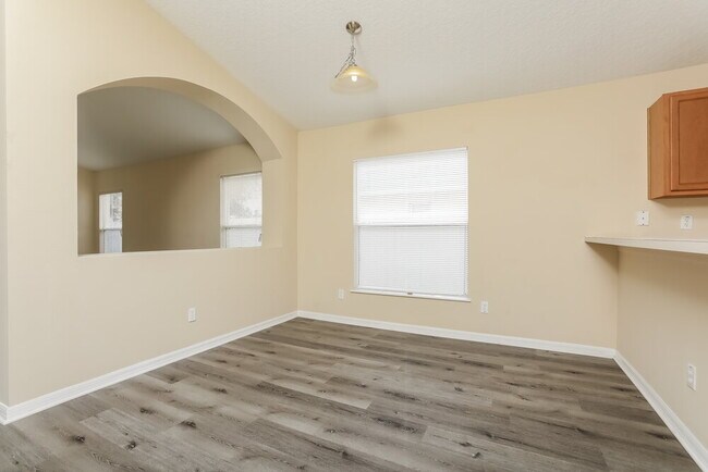 Photo - 4085 Waltham Forest Dr