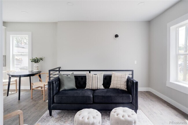 Photo - 721 W 5th Ave