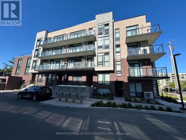 Photo - 871 Sheppard Ave W