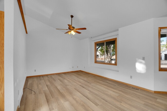 Photo - 866 S Buckeye Dr