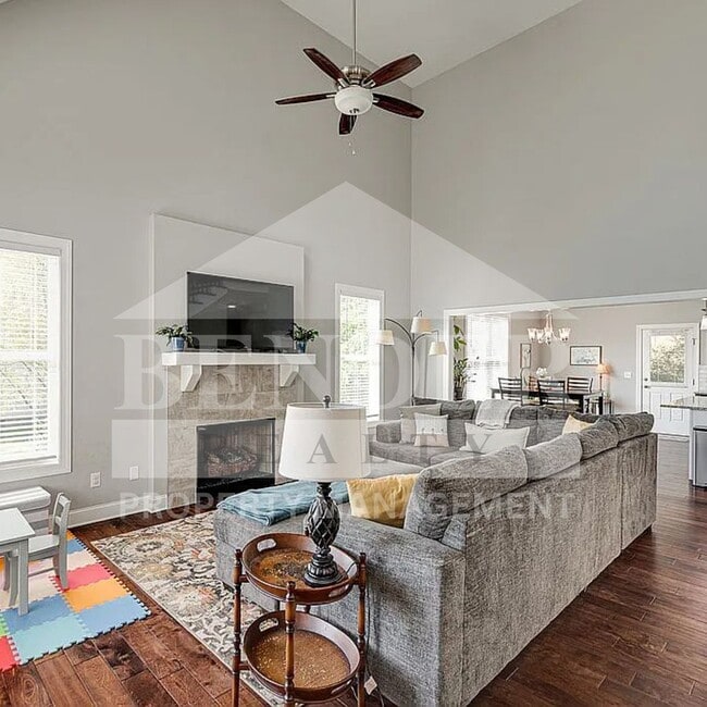 Photo - Beautiful Like New Home in Ooltewah