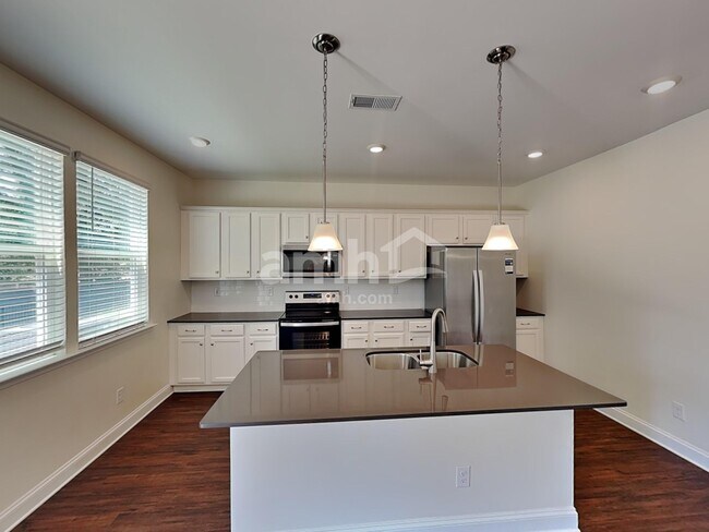 Photo - 544 Rivermist Dr