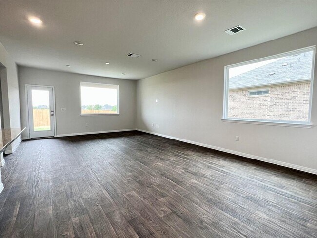 Photo - 105 Brody Ln