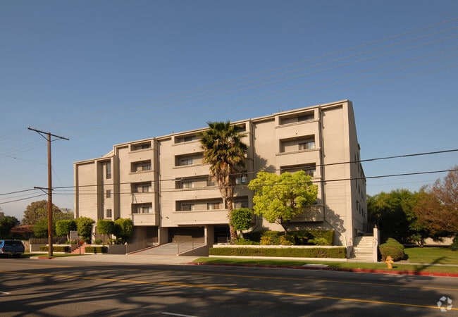 Building Photo - 4651 Cahuenga Blvd Rental