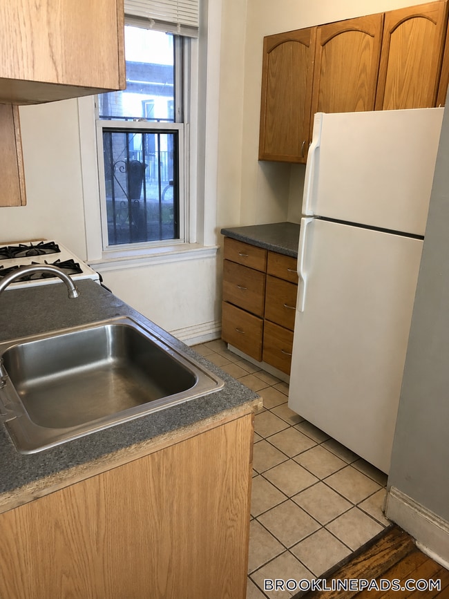 360 Riverway Unit 4