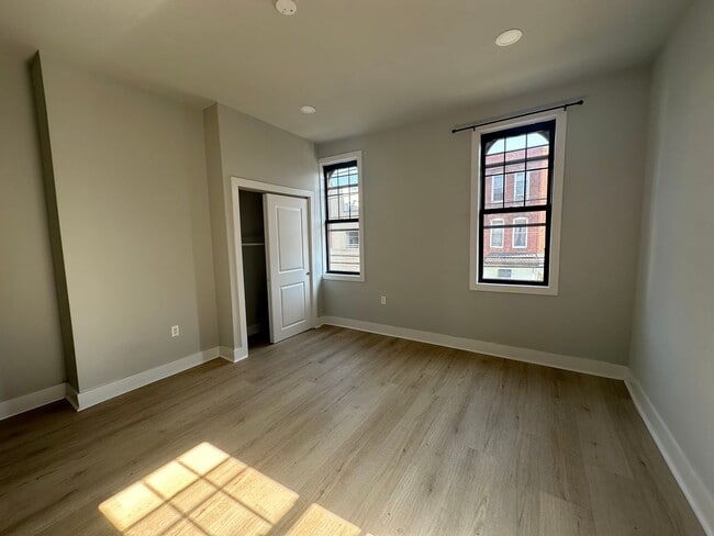 Building Photo - 1428 Wolf St Unit 2F Rental