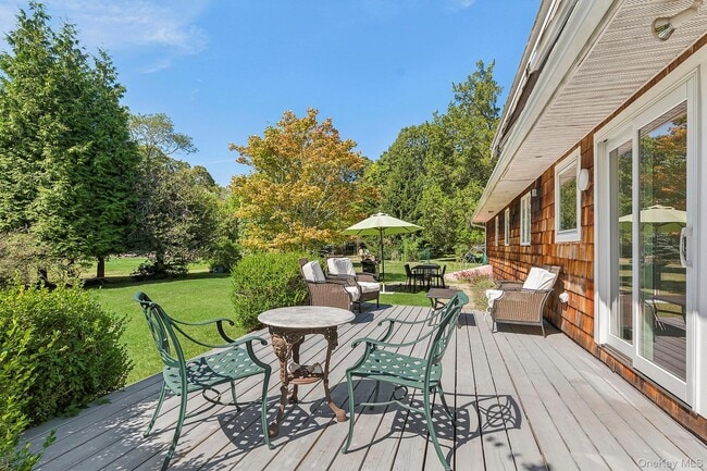 35 Bayberry Ln