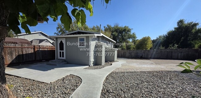 Photo - 5107 Hutchinson Rd