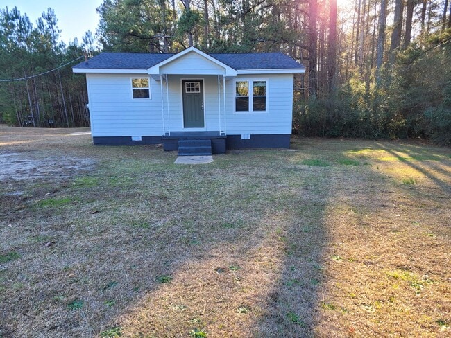 Updated 2 BR 1 BA Home on Corner Lot - Updated 2 BR 1 BA Home on Corner Lot
