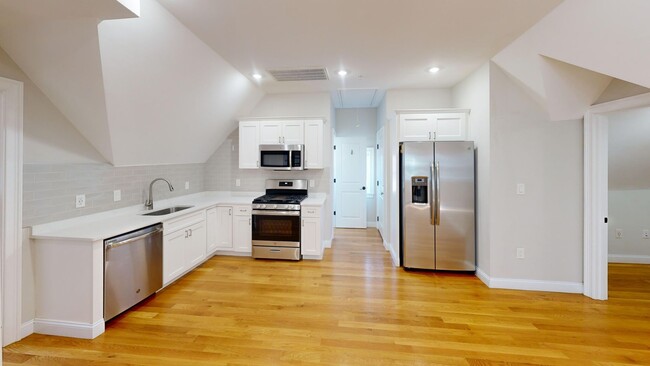 HOT ALLSTON LISTING!!!! - HOT ALLSTON LISTING!!!! Townhome