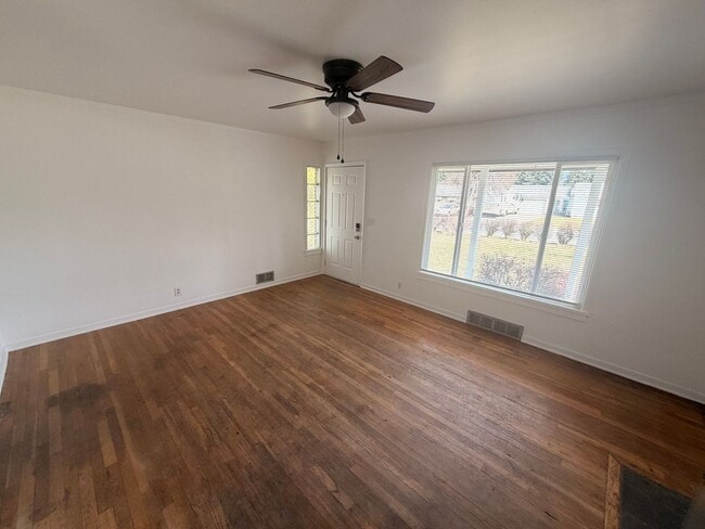 Photo - Charming 3 Bed, 1 Bath Rancher in Spokane Valley!