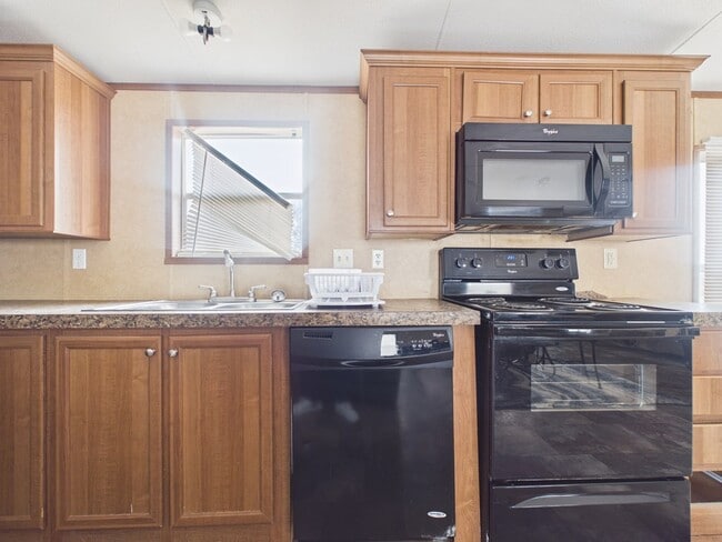 Photo - 2507 W F St