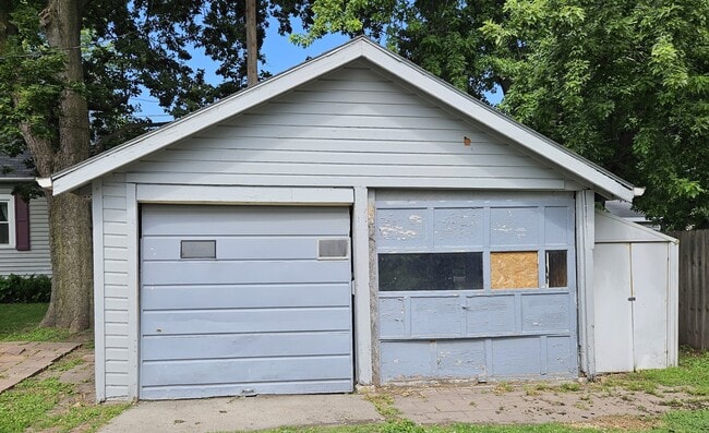 Photo - 618 W Military Ave