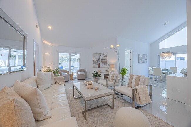 Photo - 23246 L'Ermitage Cir