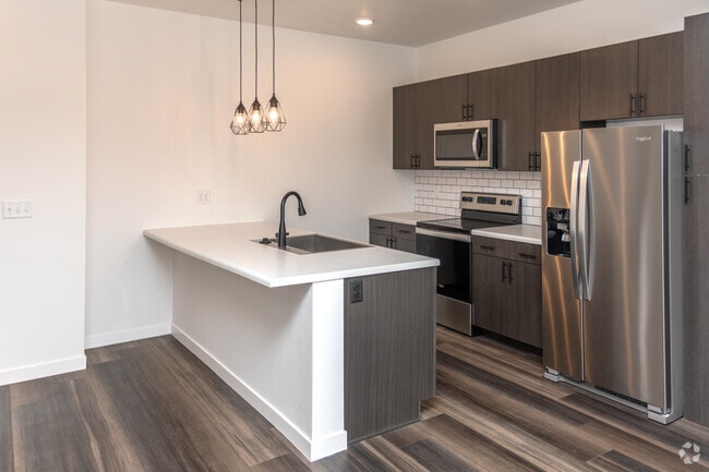 2BR, 2BA, Edward - 1,019 – 1,048SF