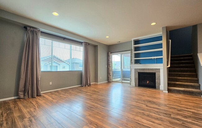 Photo - 4 Bedroom Home with Lake Views Available N...