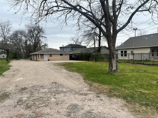 Photo - 8713 Peachtree St