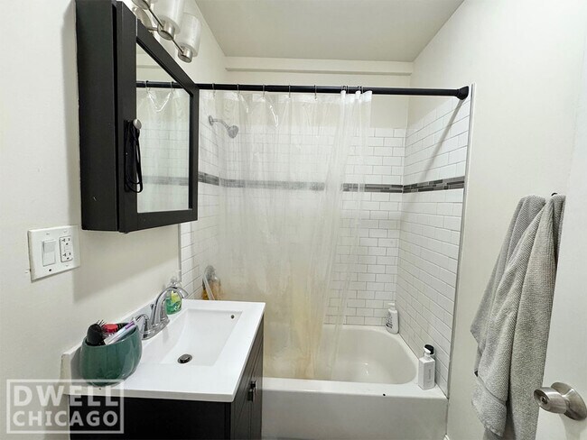 Photo - 2113 N Dayton St Unit 201