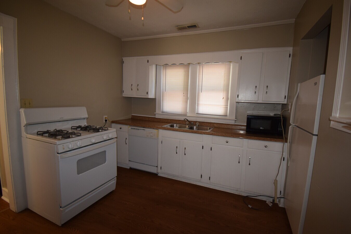 REMOTE TOURS AVAILABLE - PRE-LEASING 2020-... - REMOTE TOURS AVAILABLE - PRE-LEASING 2020-... House
