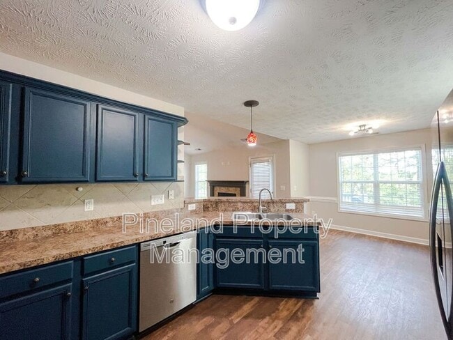 Photo - 1621 Kershaw Loop