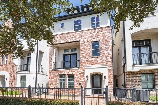 Building Photo - 9443 Fannin St Rental