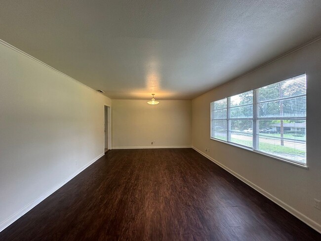 Photo - Beautiful 3 Bed 2 Bath in the Heart of Tyler!