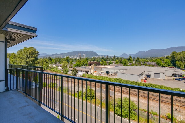 3BR, 2BA - 847SF - Balcony - Westminster Junction