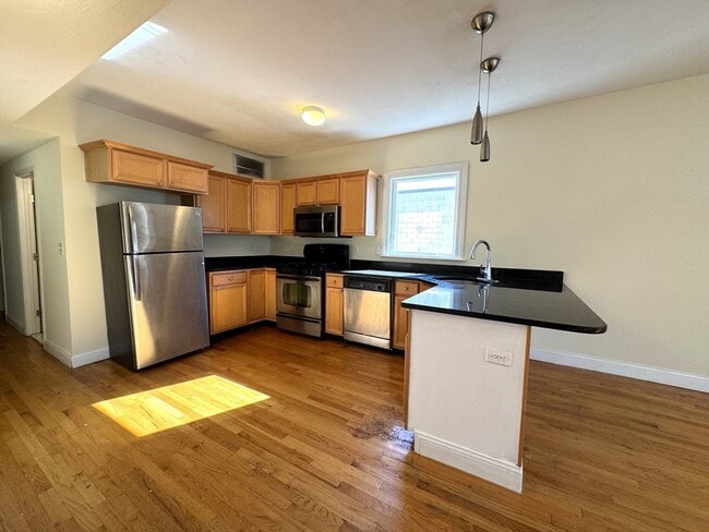 Building Photo - 11 Brighton St Unit 2 Rental
