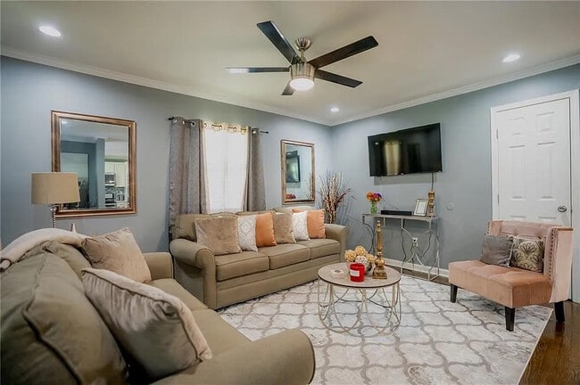 Photo - Room in House on Browns Mill Rd SE