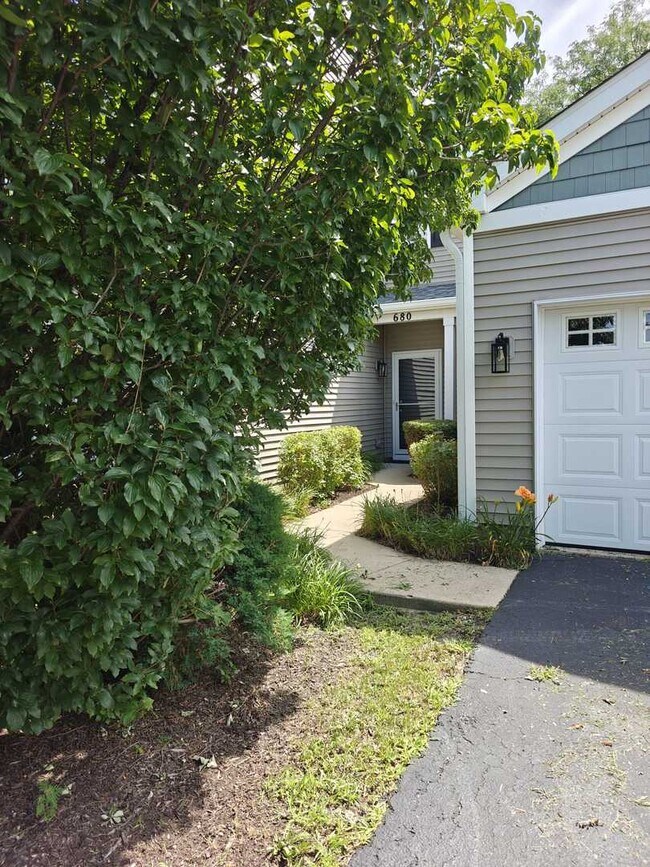 Photo - 680 Meadowridge Dr