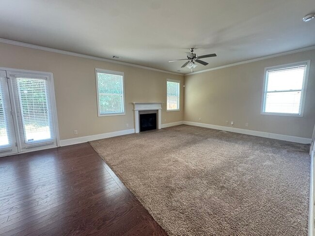 Photo - 836 Westmoreland Ln NE