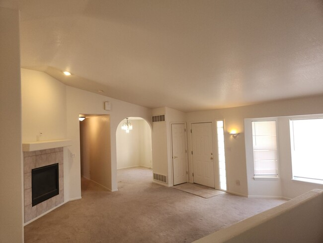 Photo - ALL PROSPECTIVE TENANTS MUST SUBMIT A $58 ... House