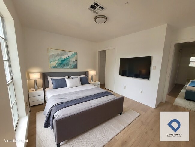 Photo - 6205 Pinebrook Dr