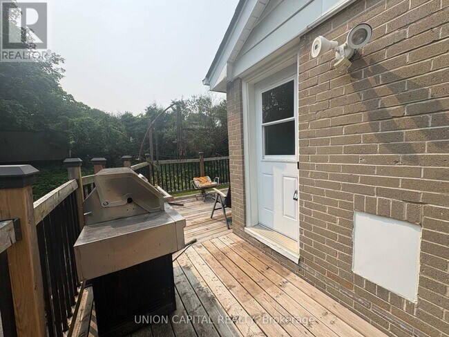 Photo - 248 James Ave