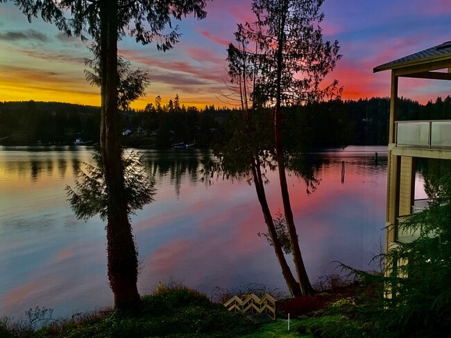 Building Photo - 221 N Bay Ln Unit 2