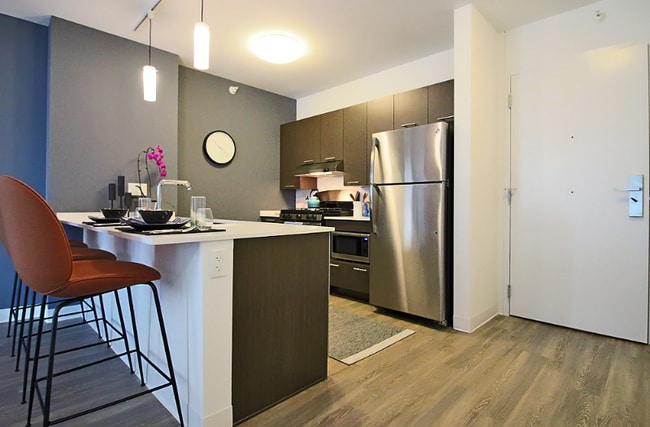 Photo - 613 N Wells St