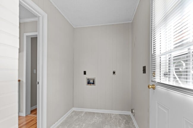 Photo - 320 Brobston St