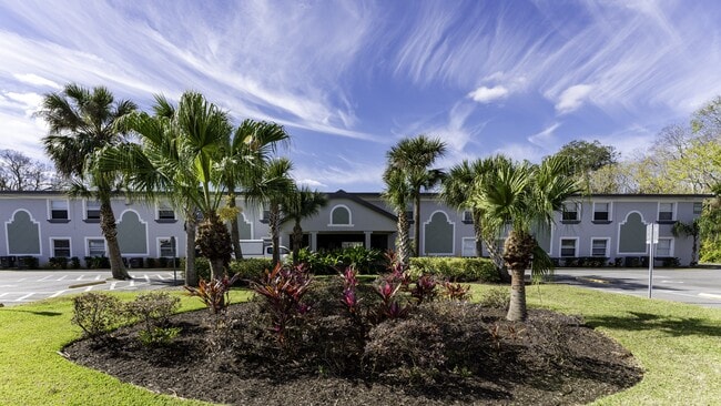 Palm Cove Apartments