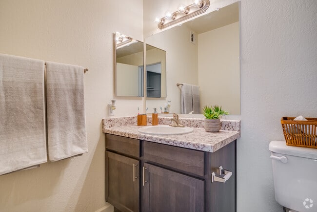 1 BR, 1 BA - 607 SF