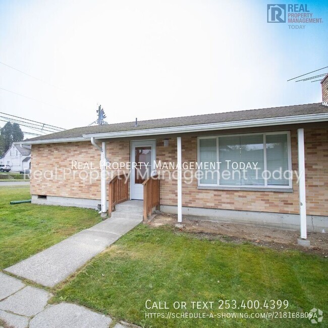 Building Photo - Remolded 2 bed and 1 bath duplex in Tacoma! Rental