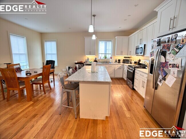 Building Photo - 6 Sparhawk St Rental