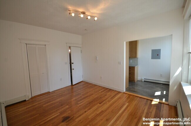 Building Photo - 1625 Commonwealth Ave Unit 3 Rental