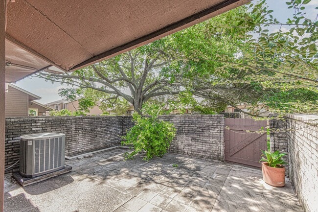 Building Photo - 12663 Wellington Park Dr Unit DR444