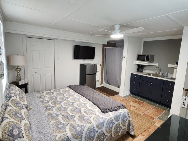 Photo - 1308 E Washington Ave Unit 1