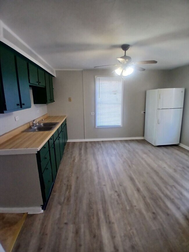 Photo - For Rent: 2BR/1BA Home in Muncie!